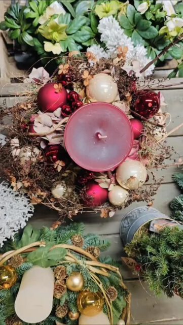 🗓️ 🎄 Nur noch am 23.11. bekommt unsere Adventsausstellung mit leckeren Waffeln, Glühwein, Würstchen und Pommes besonders schönes Ambiente! Alles duftet und versetzt uns in vorweihnachtliche Stimmung! 🥰 Und die Weihnachtsbäume sind auch schon da - bis zu 7m hoch! 😳🌲❤️

#riecherspflanzenwelt #vorweihnachtszeit #vorweihnachtszeitistdieschönstezeit #adventszeit #adventskränze #geschmückt #zumselbermachen #pommes #würstchen #waffeln #glühweinzeit